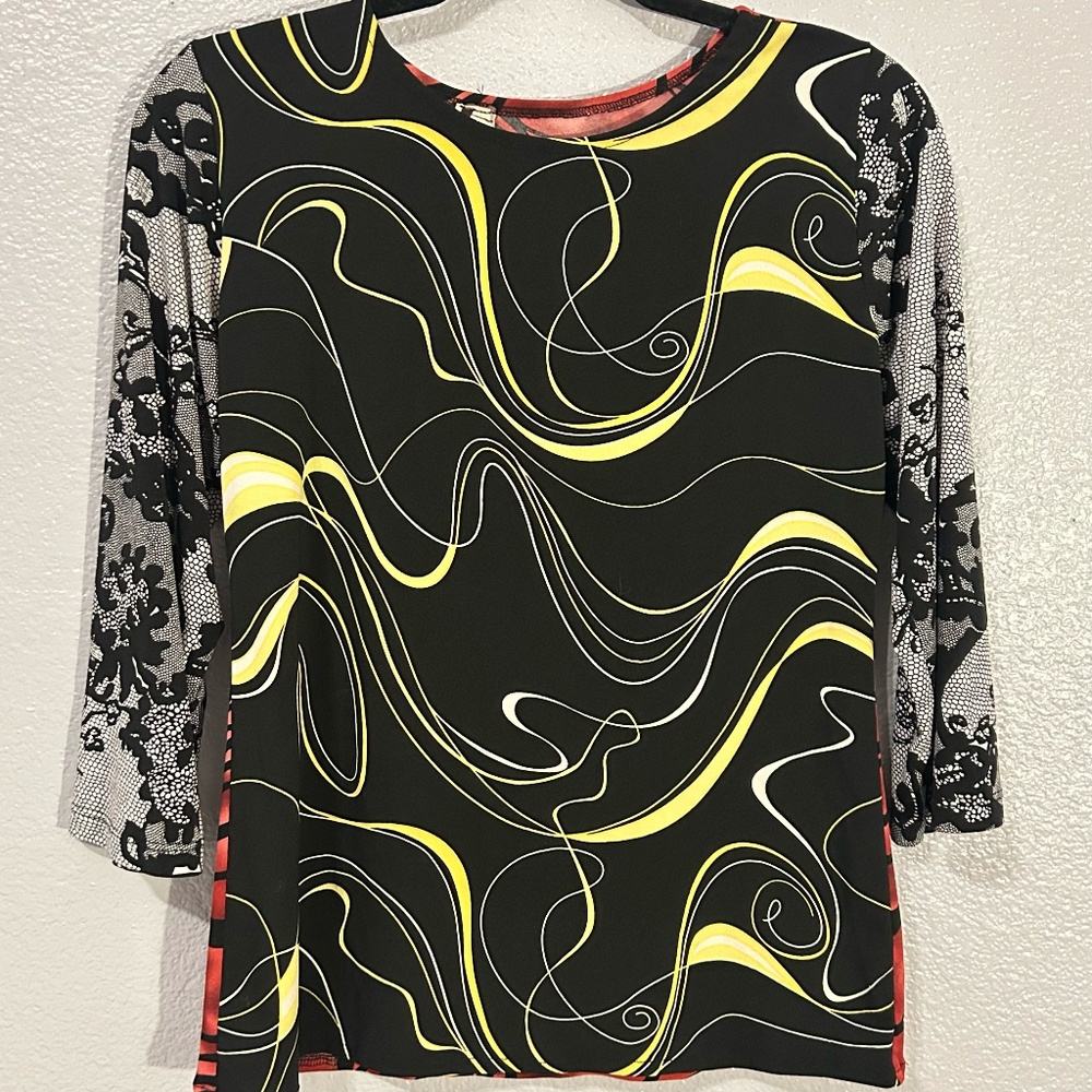 Unique Pattern Quarter Length Long Sleeve